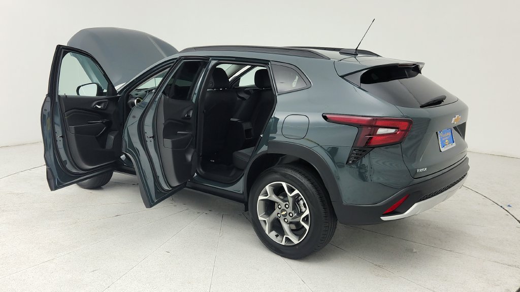 Used 2026 Chevrolet Trax LT FWD image 11