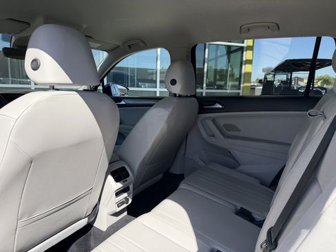 Used 2022 Volkswagen Tiguan SE FWD image 34