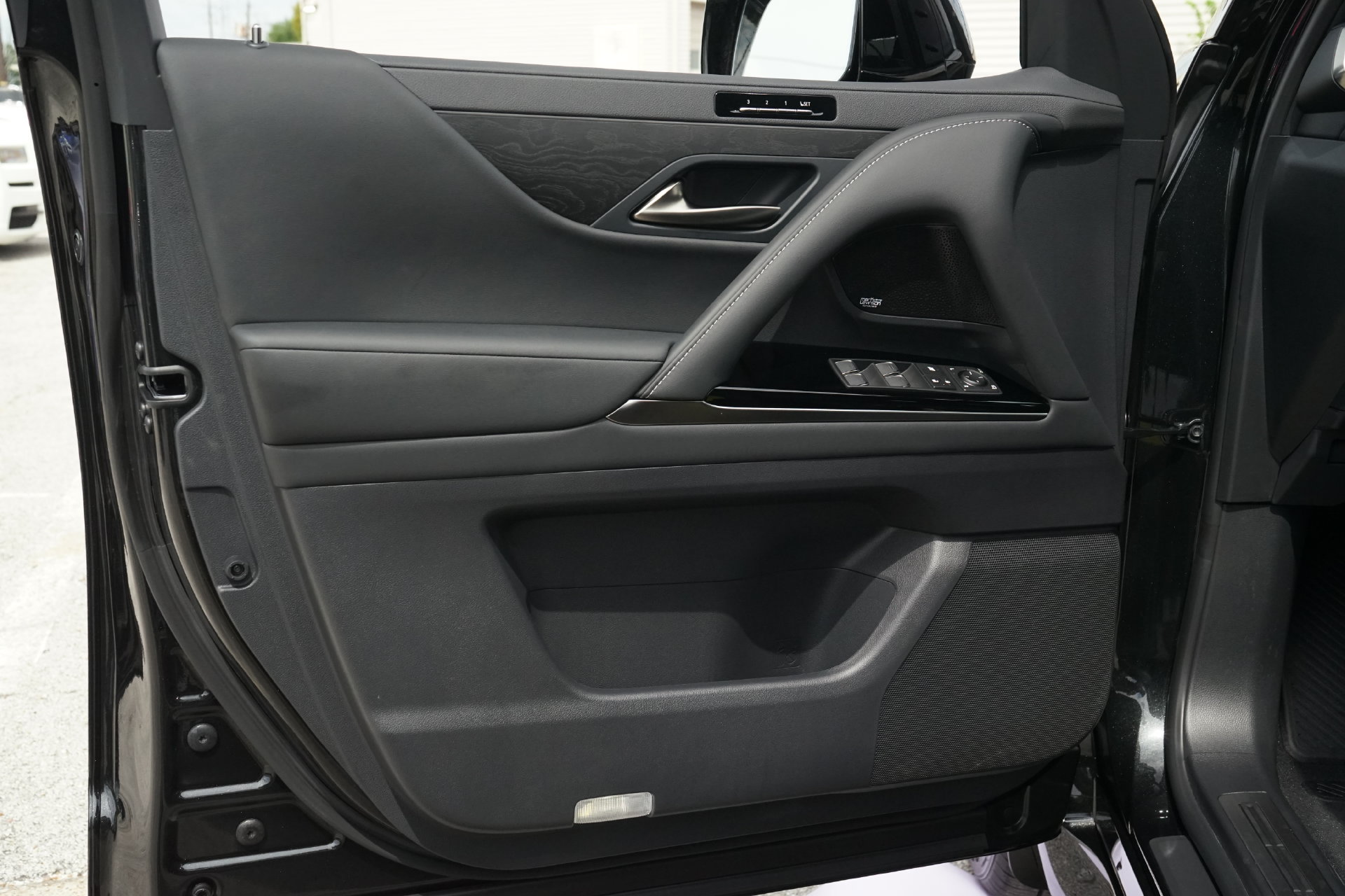 Used 2026 Lexus LX 700h Luxury AWD/4WD image 21