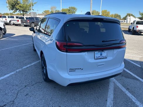 New 2026 Chrysler Pacifica Select image 25