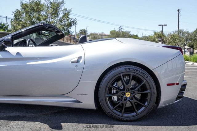 Used 2012 Ferrari California RWD image 5