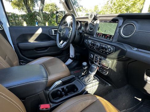 Used 2021 Jeep Wrangler Unlimited Sahara image 47