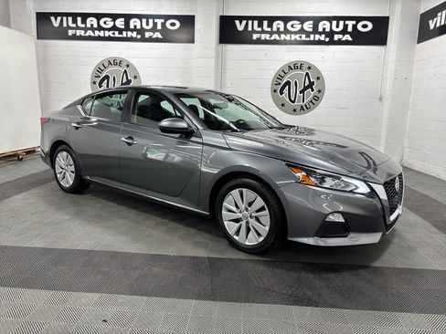 Used 2022 Nissan Altima 2.5 SV FWD image 2