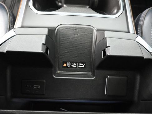 Used 2024 Chevrolet Silverado 2500 High Country w/ High Country Premium Package AWD/4WD image 24