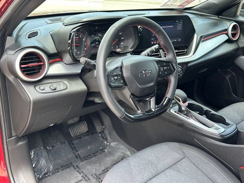 Used 2025 Chevrolet Trax RS w/ Sunroof Package FWD image 19