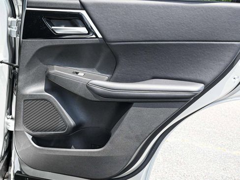 New 2024 Mitsubishi Outlander SE image 12