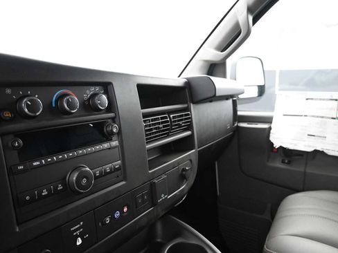 Used 2018 Volvo XC90 T6 Momentum w/ Convenience Package image 20