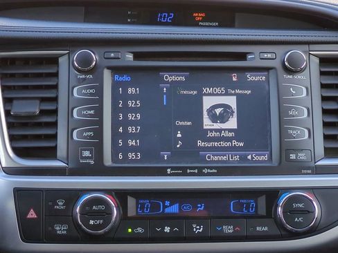 Used 2016 Toyota Highlander Limited image 17