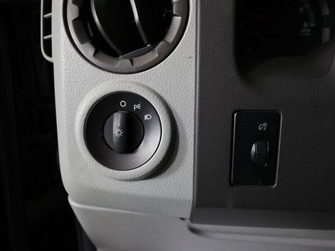 Used 2014 Ford E-150 and Econoline 150 w/ Power Group image 23