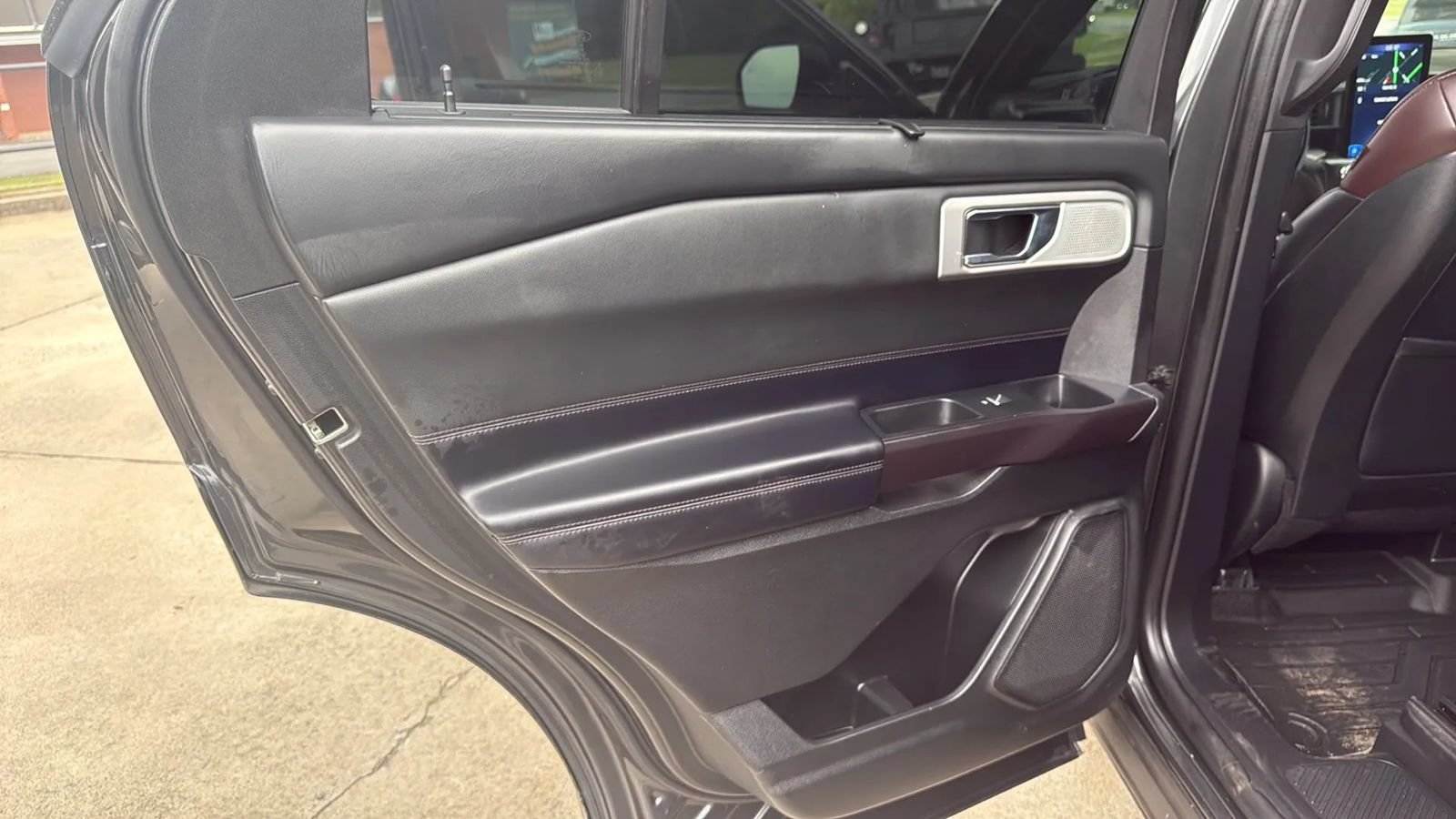 Used 2020 Ford Explorer Platinum w/ Premium Technology Package AWD/4WD image 10