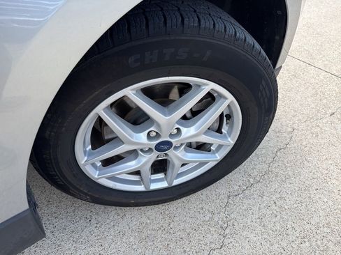 Used 2022 Ford Edge SE image 16