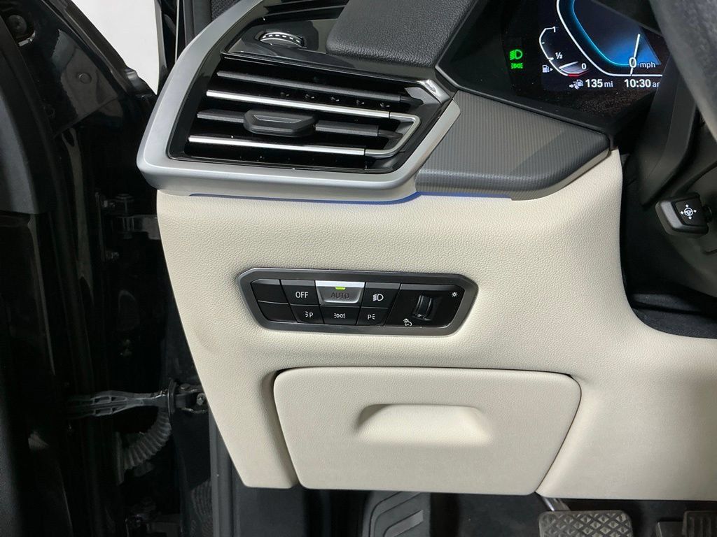 Used 2022 BMW X5 xDrive45e w/ Premium Package AWD/4WD image 17