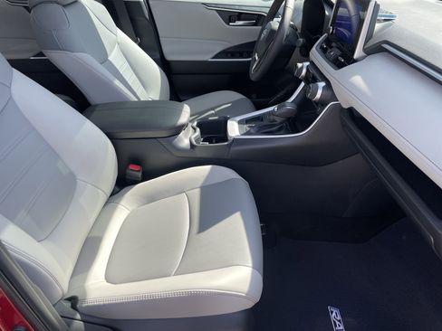 Used 2025 Toyota RAV4 XLE Premium image 35