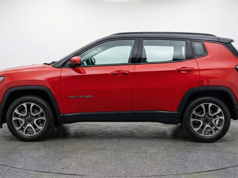 Used 2025 Jeep Compass Trailhawk image 5