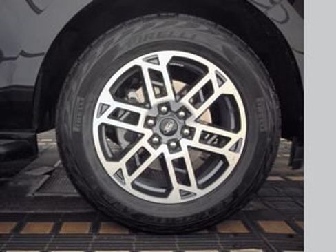 Used 2025 Ford Expedition Active AWD/4WD image 5