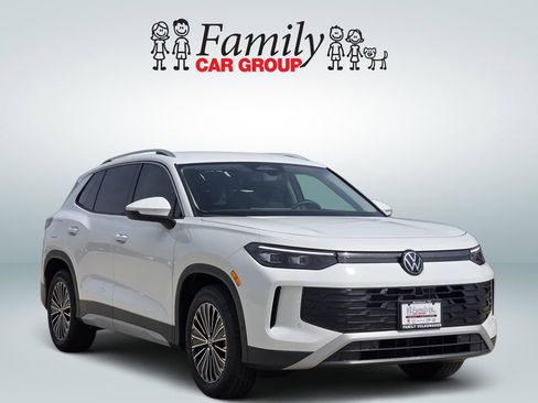 New 2026 Volkswagen Tiguan S FWD image 2