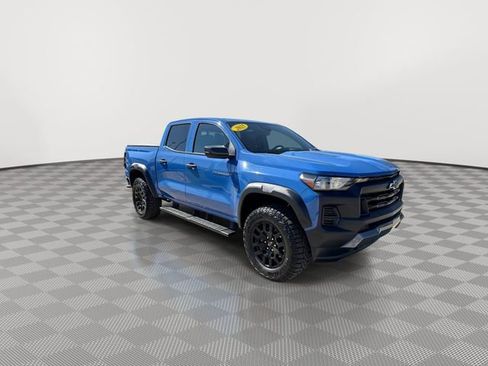 Used 2025 Chevrolet Colorado Trail Boss AWD/4WD image 2