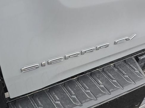 New 2024 GMC Sierra EV Denali AWD/4WD image 32