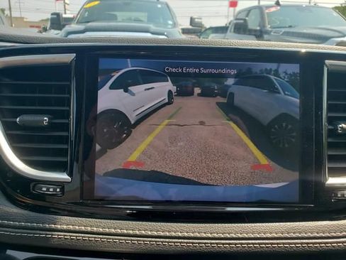 Used 2024 Chrysler Pacifica Limited w/ S Appearance Package FWD image 24