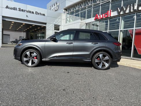 New 2026 Audi SQ5 Premium Plus AWD/4WD image 2