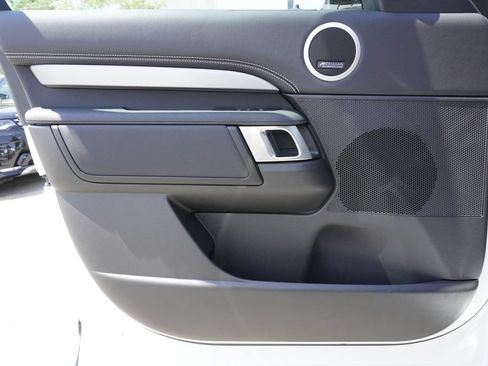 New 2026 Land Rover Discovery Dynamic SE AWD/4WD image 17