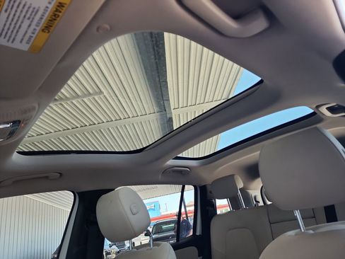 Used 2022 Mercedes-Benz GLB 250 w/ Premium Package Lite image 37