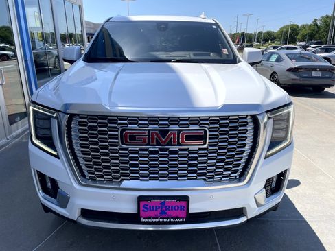 Used 2022 GMC Yukon Denali w/ Advanced Technology Package AWD/4WD image 5