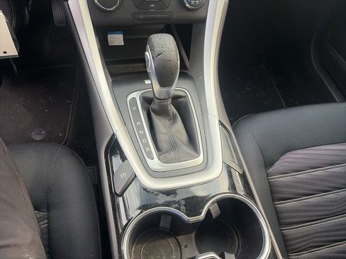 Used 2016 Ford Fusion SE FWD image 10