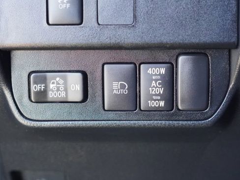 Used 2022 Toyota Tacoma TRD Sport w/ TRD Premium Sport Package AWD/4WD image 22