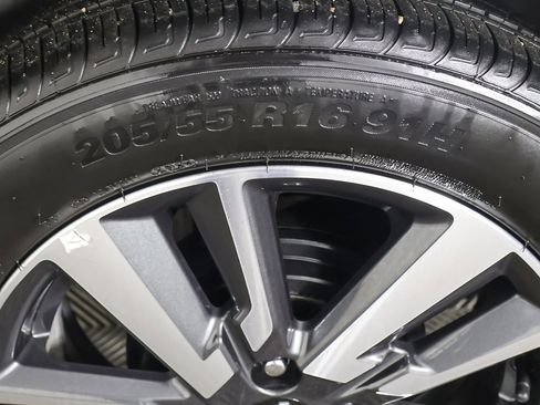 Used 2024 Nissan Versa SV w/ Trunk Package image 18