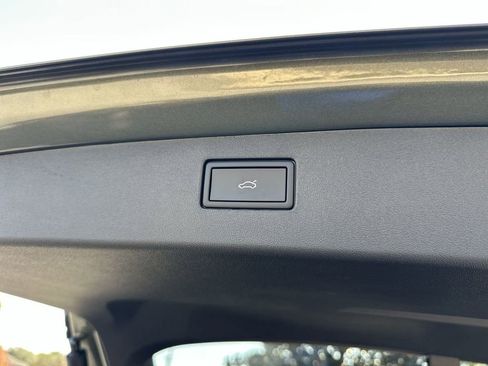 New 2026 Volkswagen Tiguan SE R-Line image 25