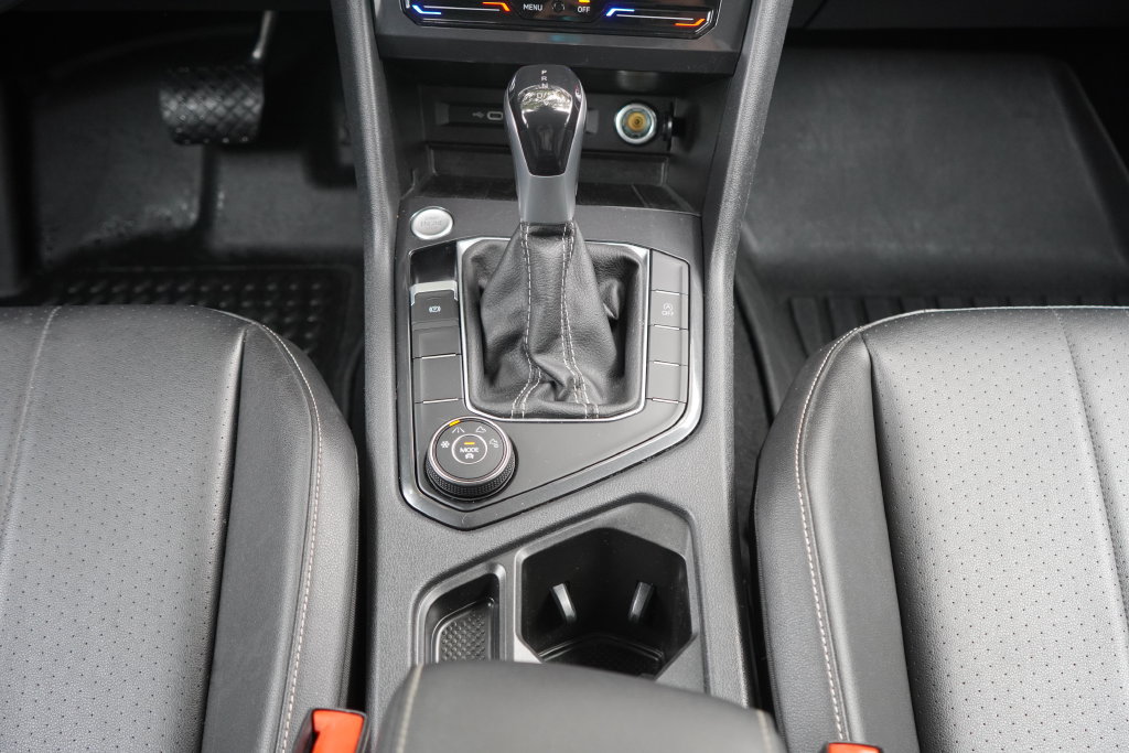 Used 2022 Volkswagen Tiguan SE AWD/4WD image 22