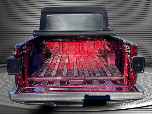 Used 2021 Jeep Gladiator Willys image 7