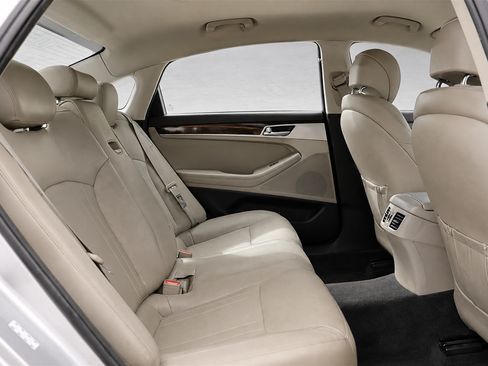 Used 2018 Genesis G80 3.8 RWD image 14