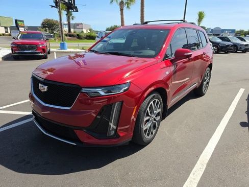 Used 2023 Cadillac XT6 Sport w/ Technology Package AWD/4WD image 3