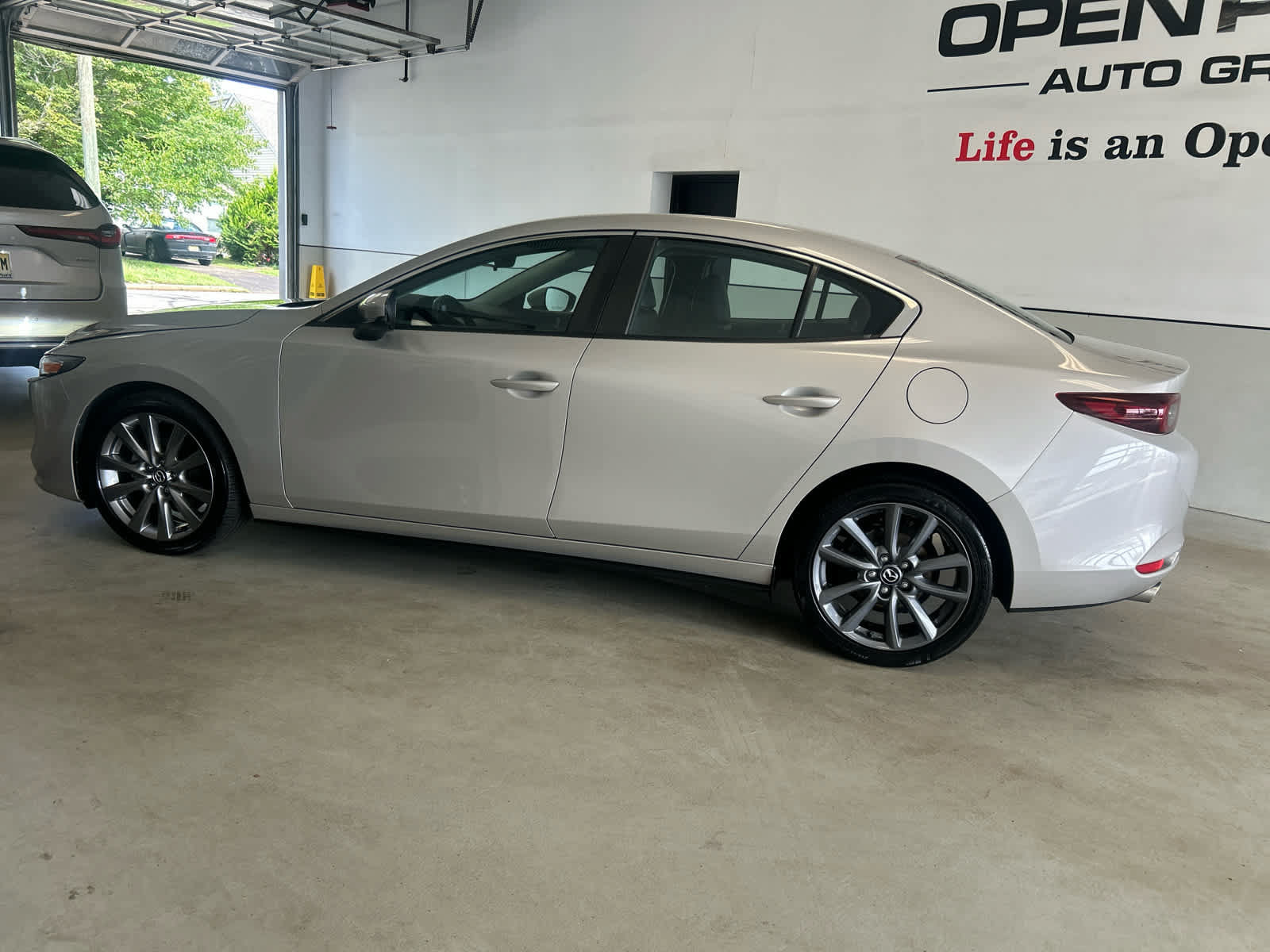 Used 2022 MAZDA MAZDA3 s FWD image 3