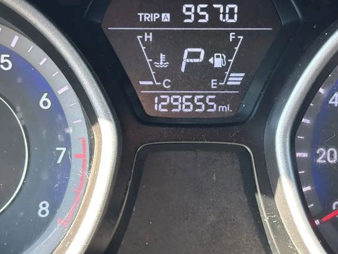 Used 2015 Hyundai Elantra SE FWD image 16