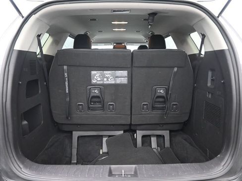 Used 2025 Kia Carnival FWD image 27