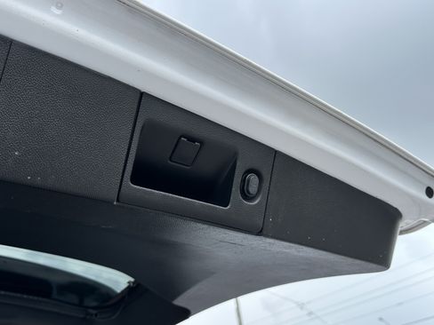 Certified 2019 Chevrolet Suburban LT RWD image 11