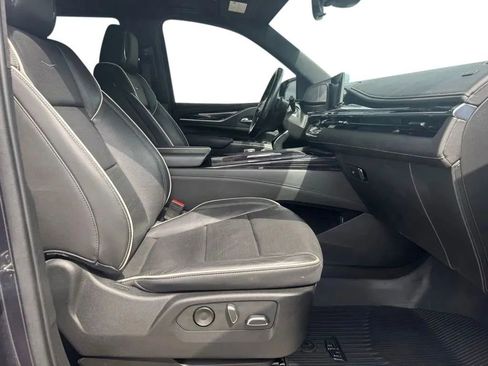 Used 2022 Cadillac Escalade Sport w/ LPO, Floor Liner Package AWD/4WD image 14