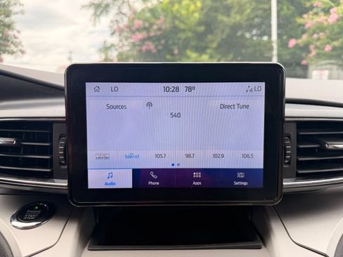 Used 2020 Ford Explorer XLT w/ Equipment Group 202A AWD/4WD image 17
