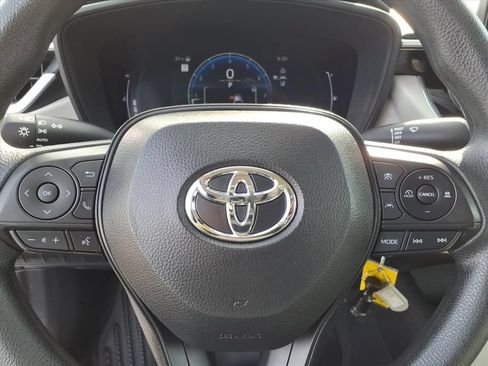 Used 2026 Toyota Corolla LE FWD image 5