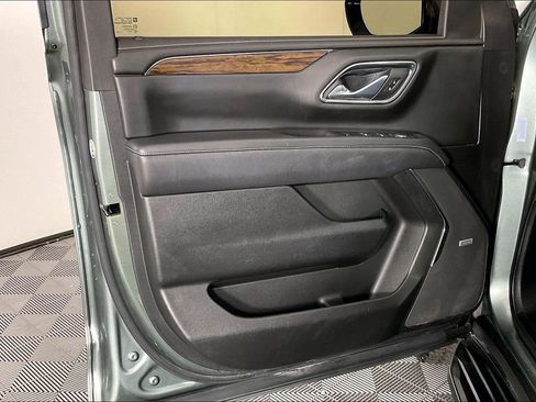 Used 2023 Chevrolet Suburban Premier AWD/4WD image 24