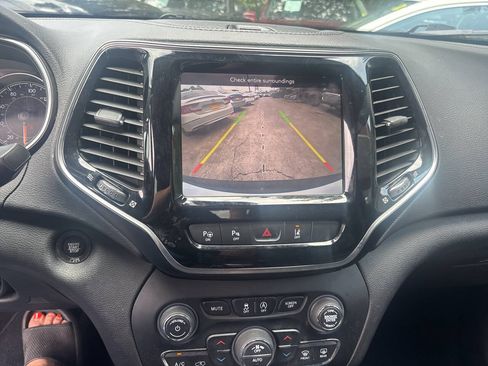 Used 2019 Jeep Cherokee Limited w/ Technology Group AWD/4WD image 12