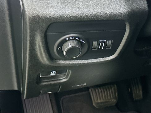 Used 2023 Jeep Grand Cherokee Altitude AWD/4WD image 17