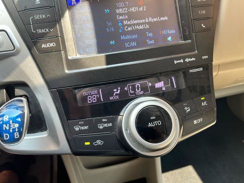 Used 2014 Toyota Prius V Five FWD image 19
