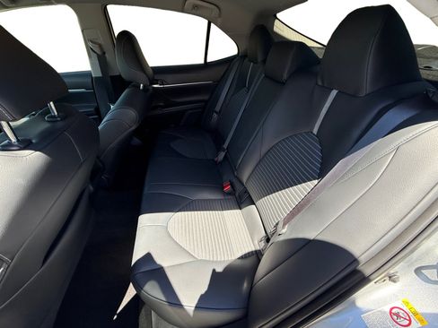 Used 2019 Toyota Camry SE FWD image 16
