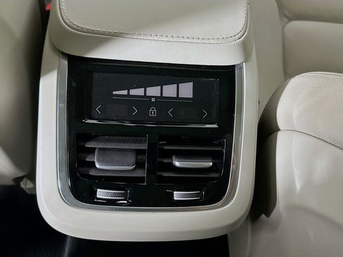 Used 2024 Volvo XC90 B5 Core w/ Protection Package Premier image 28