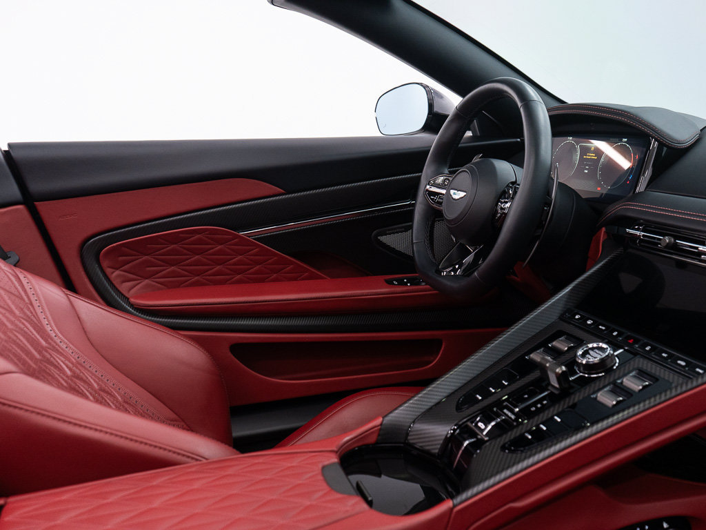 Used 2025 Aston Martin DB12 Convertible RWD image 32