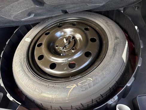 Used 2013 Ford Edge SEL image 39